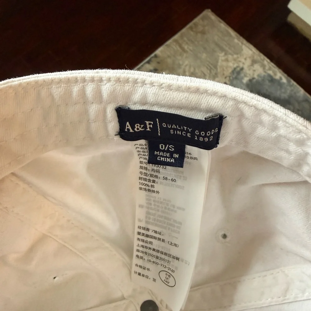Abercrombie & Fitch Classic White Hat - Picture 3 of 4